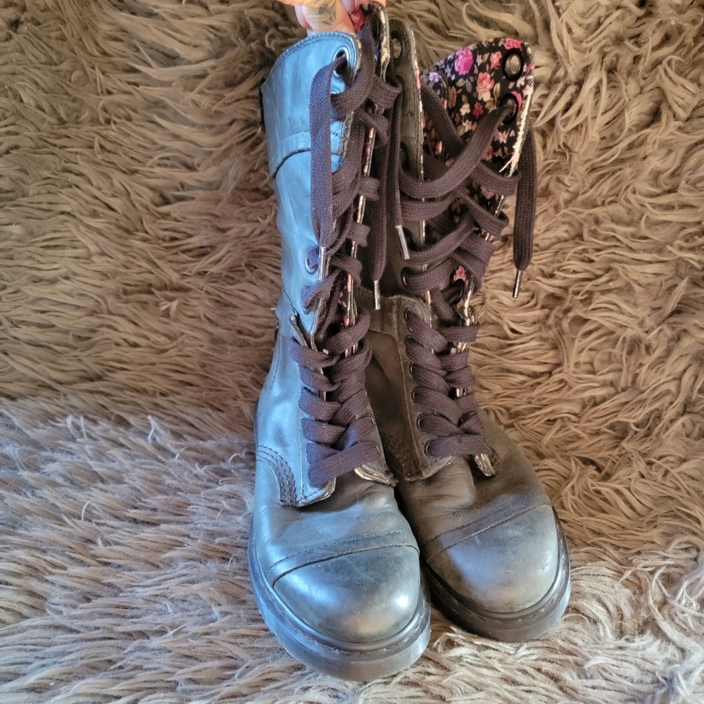 Doc Marten Triumph boots size 6